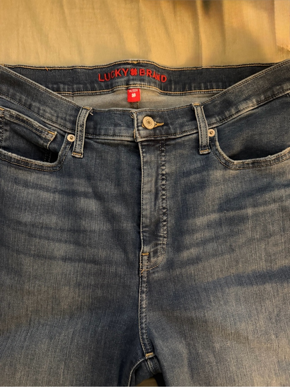 Lucky Brand Women’s Light Blue Straight Leg Jeans NWOT